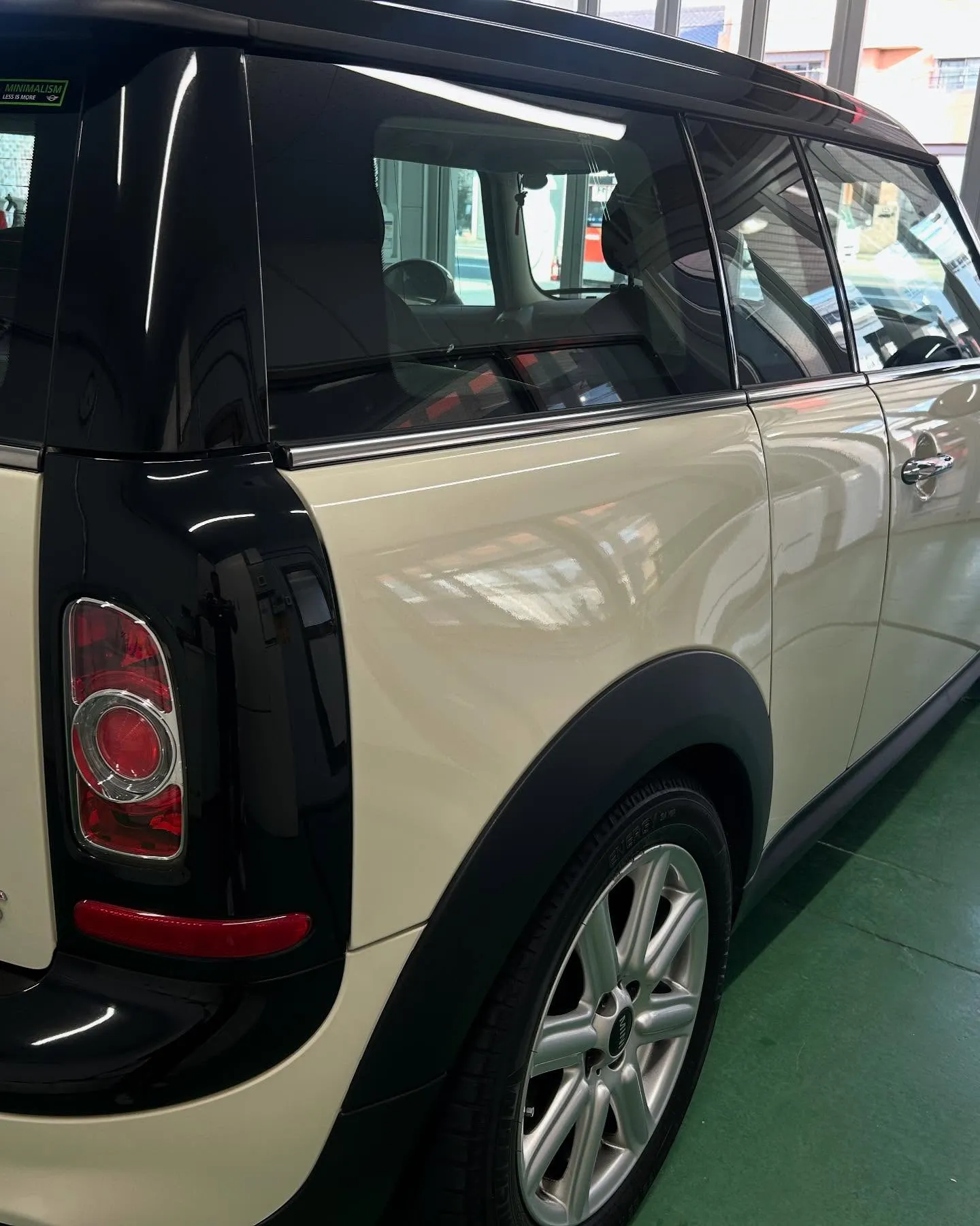 ミニクーパーへエコダイヤプレミアムを施工させていただきました...