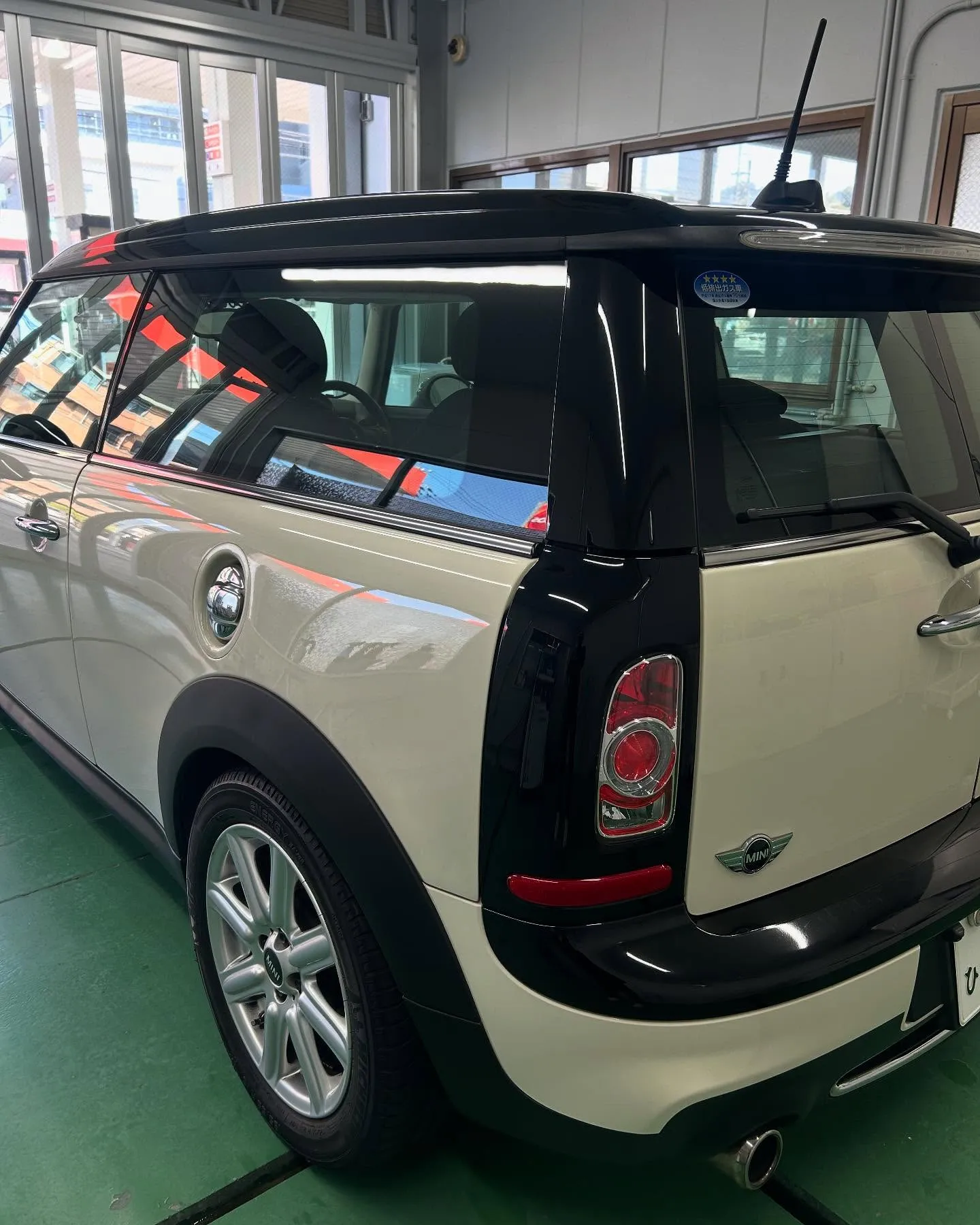 ミニクーパーへエコダイヤプレミアムを施工させていただきました...