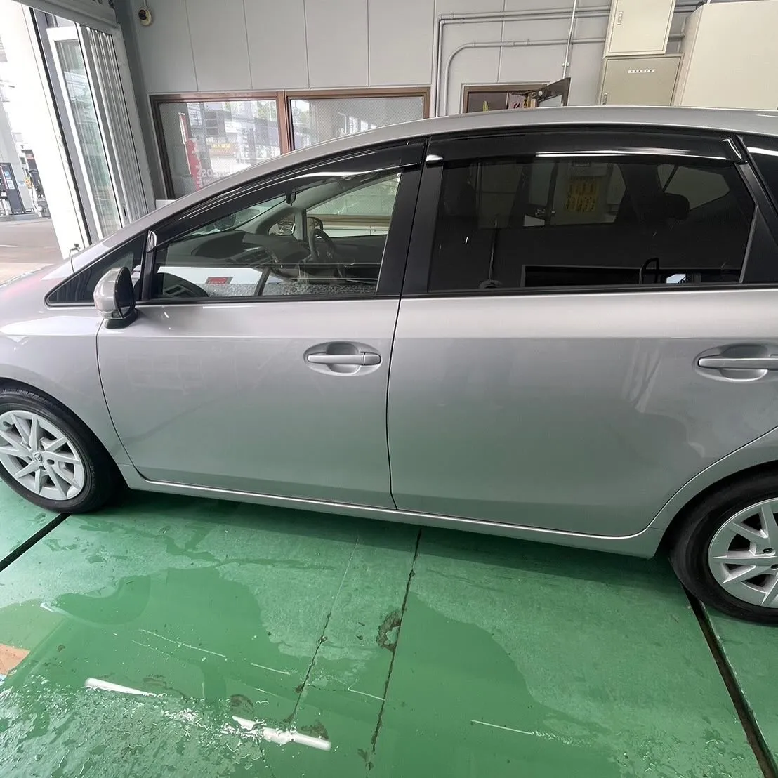 トヨタのプリウスアルファにフレッシュキーパーの施工をさせてい...