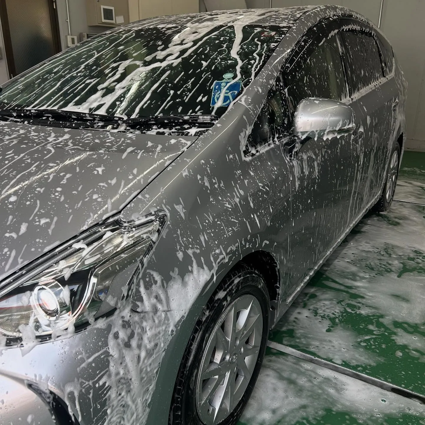 トヨタのプリウスアルファにフレッシュキーパーの施工をさせてい...