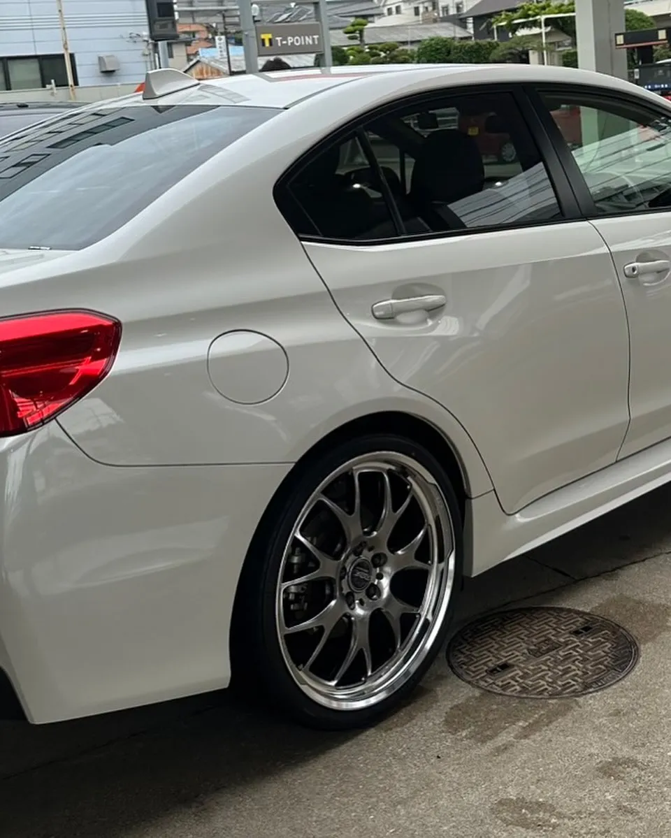 スバルWRX S4に最新のフレッシュキーパーを施工させていた...