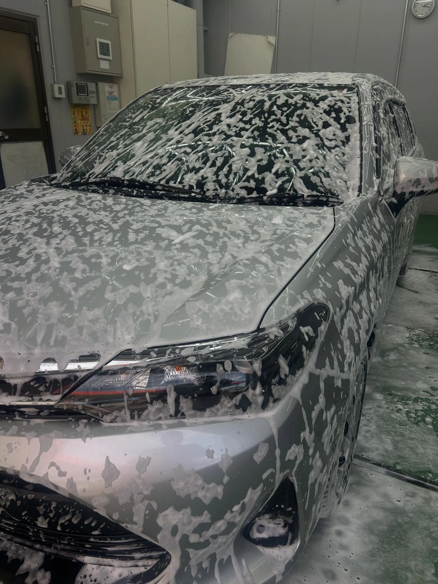 純水手洗い洗車のご紹介です。