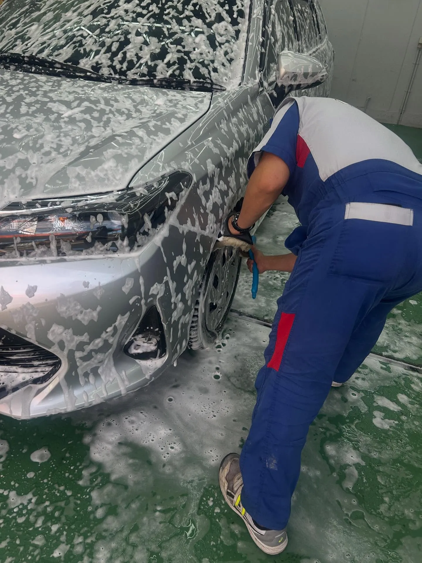 純水手洗い洗車のご紹介です。